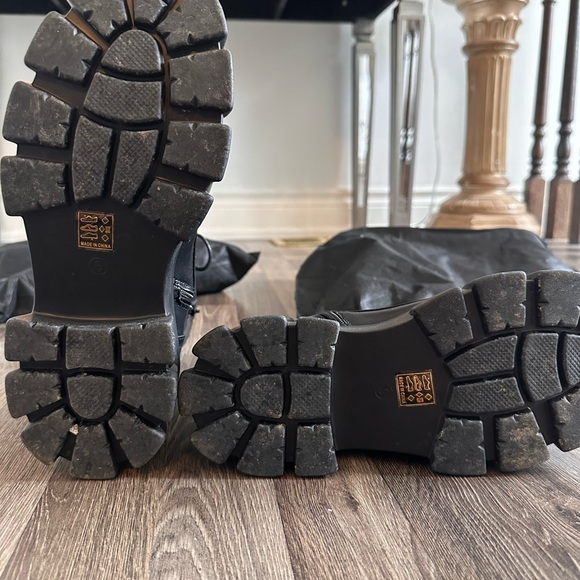 Pretty little thing chunky combat boot - Picture 6 of 6